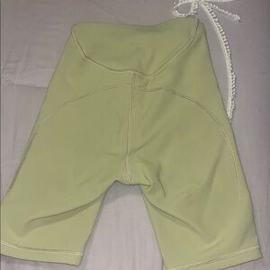Lululemon Ribbed Contoured High-Rise Short 8" in Dew Green